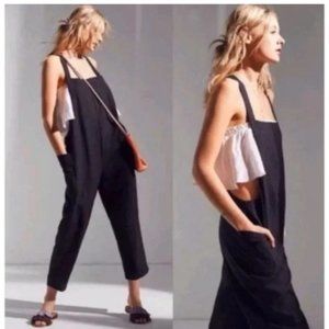Urban Outfitters | BDG Linen Blend Cropped Overalls Jumpsuit Black Medium